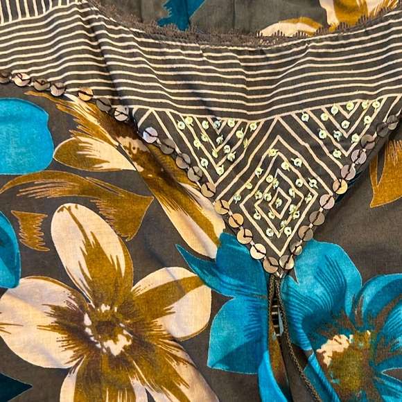 Unique Embellished Sleeveless Blouse - Picture 2 of 3